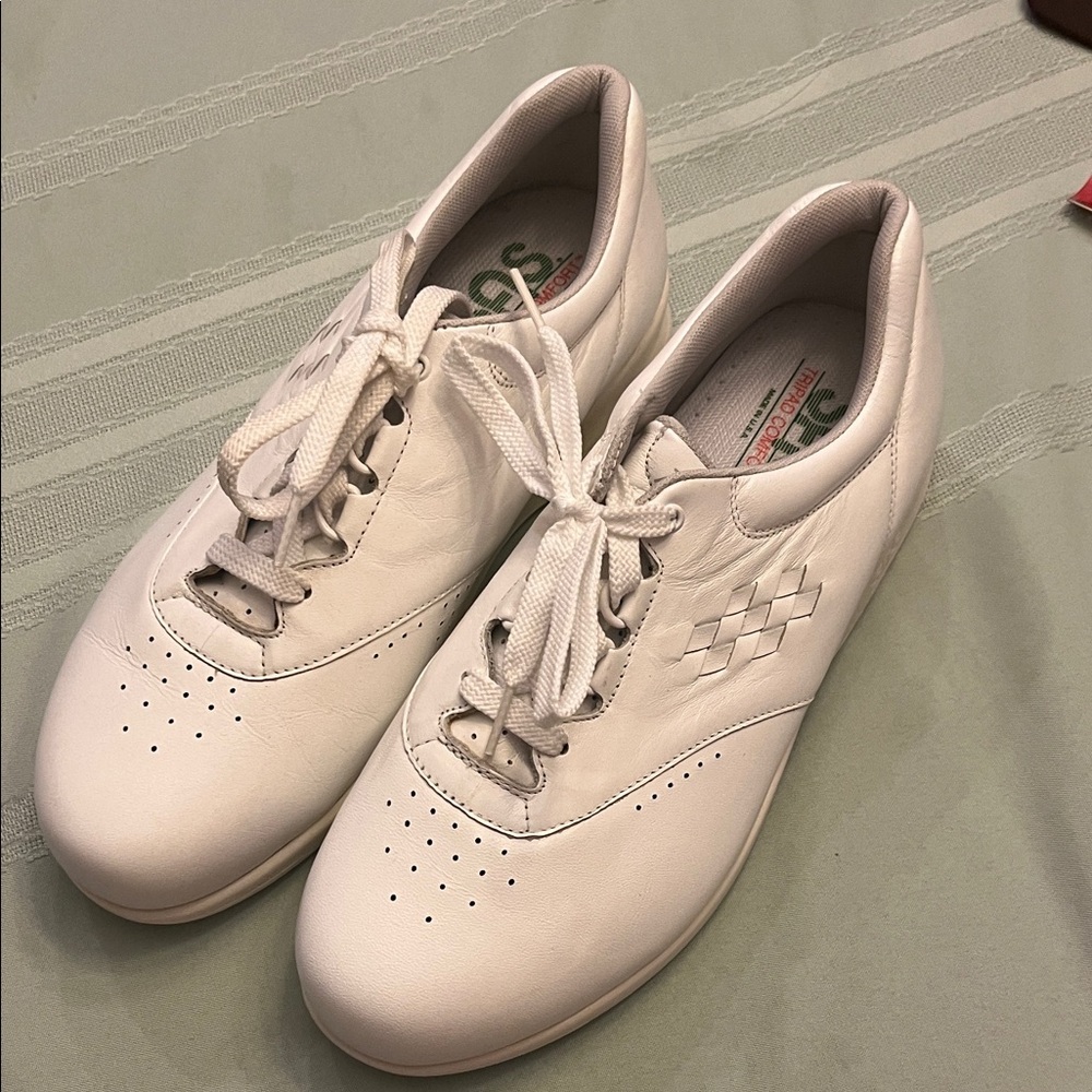 Sas Womens White Athletic Shoes Size 912 Ww Brand New Sas Womens White Athletic Shoes Size 912 Ww Brand New
